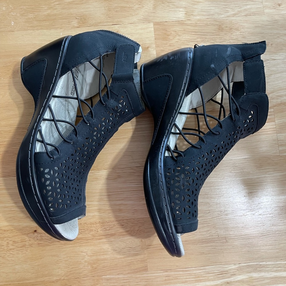 Jbu by jambu. Worn once. Size 8.5